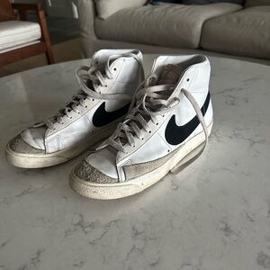 Nike Women’s Blazer Mid ‘77 Vintage Sneakers